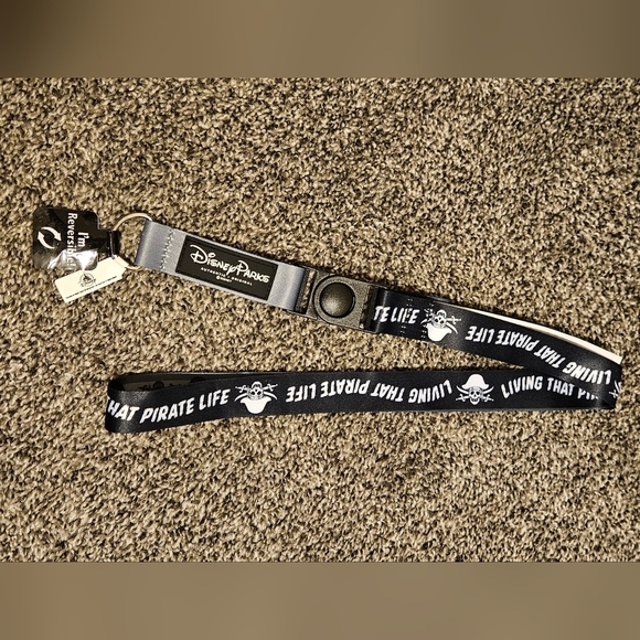 NWT Disney Parks Reversible Pin Lanyard Pirates of Caribbean - Picture 6 of 6